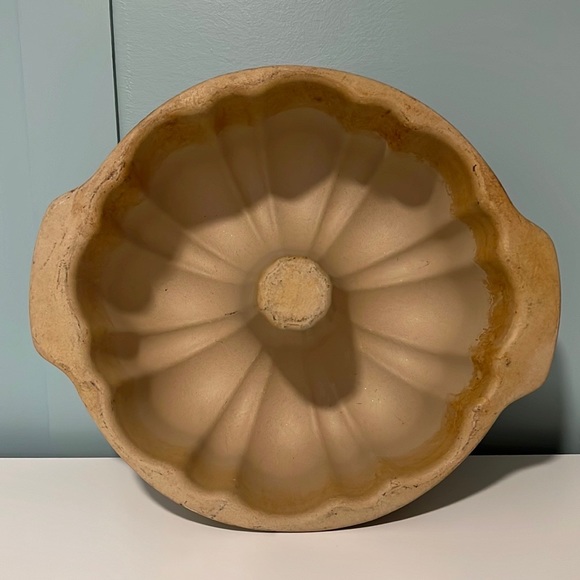 The Pampered Chef Kitchen Pampered Chef Stoneware Bundt Pan Poshmark